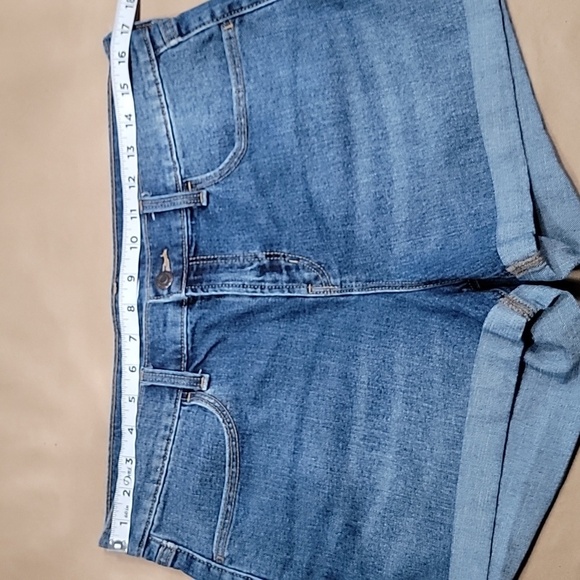 Old Navy Size 12 Medium Wash Blue Denim Rolled Cuff Jean Shorts, Gently Used - Picture 3 of 10